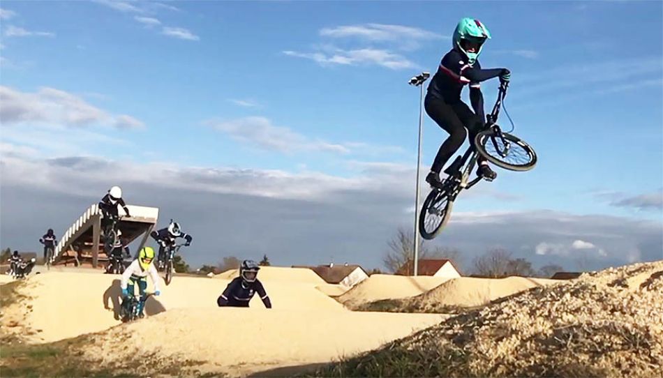 BMX Race - STAGE N°2 COLLECTIVE FRANCE WOMEN U22 - BOURGES by Simon Marchal