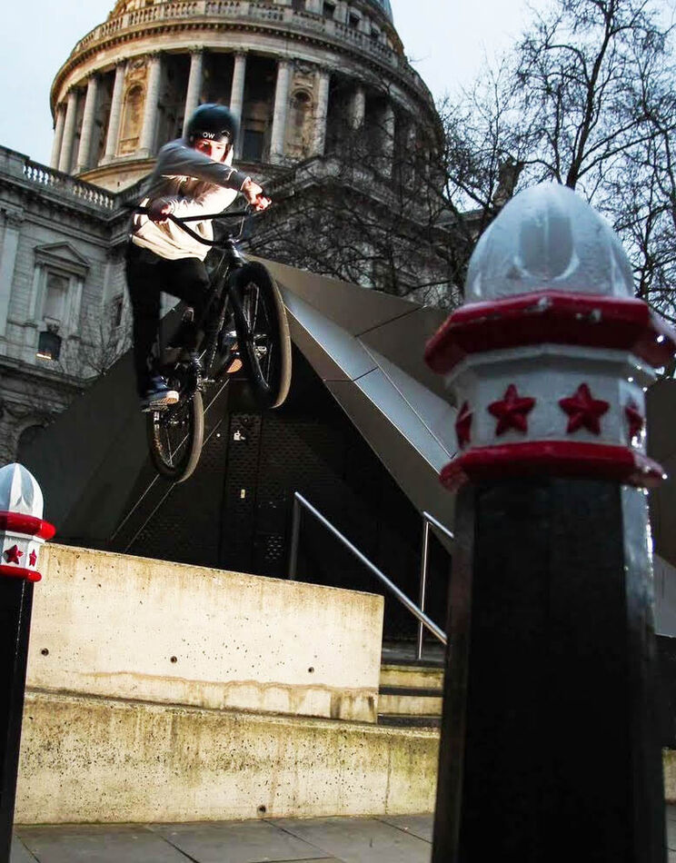 FAT FAVOURITES interview: Sam Hathaway  (GBR)