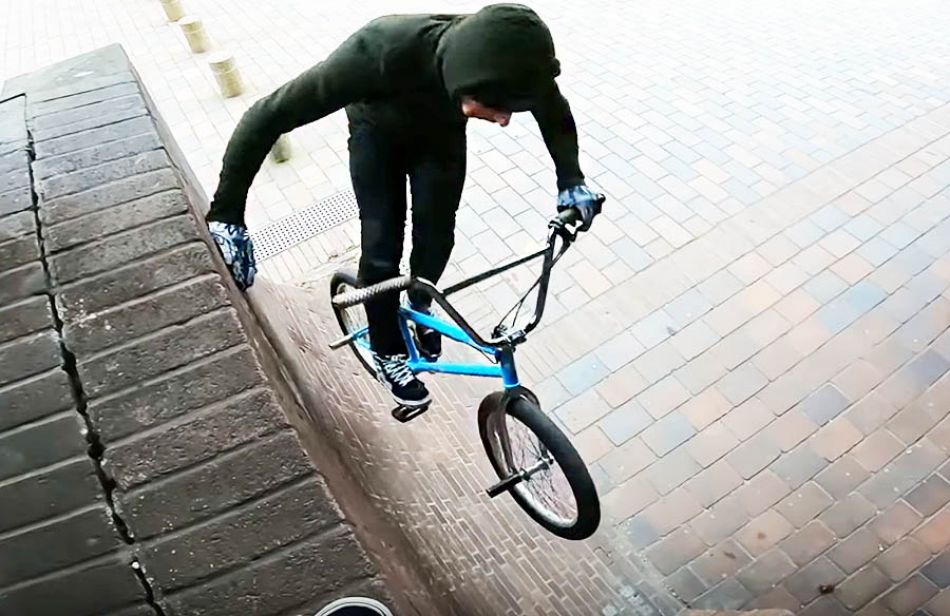 RIDING BMX IN THE FAMOUS STREET SPOTS! by The Webbie Show