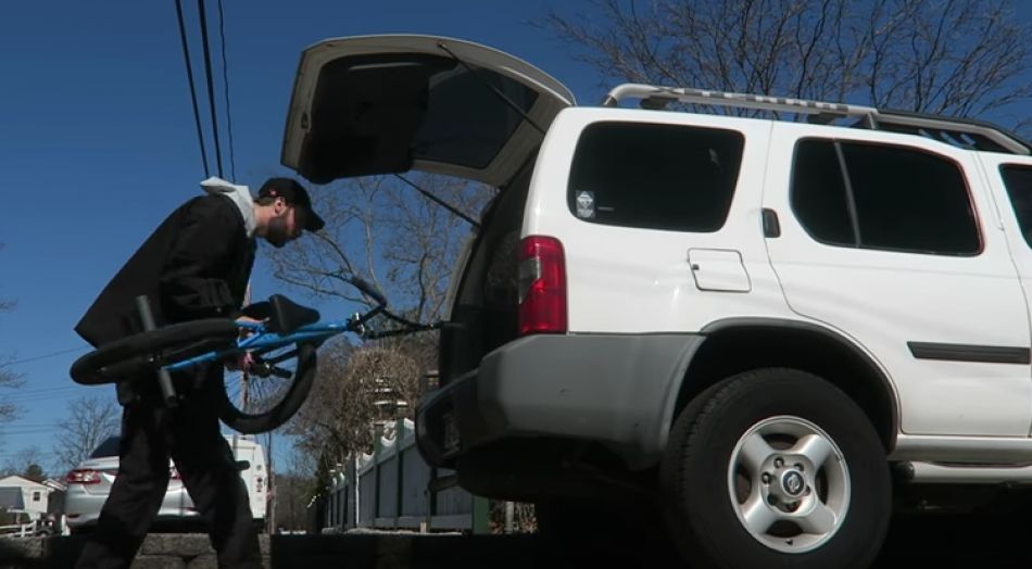 SHREDDING NYC STREETS and SKATEPARK by Billy Perry