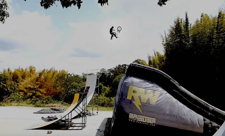 700 CRASHES IN 5 MINUTES - Learning my first worlds first! By DYLAN DEVITT