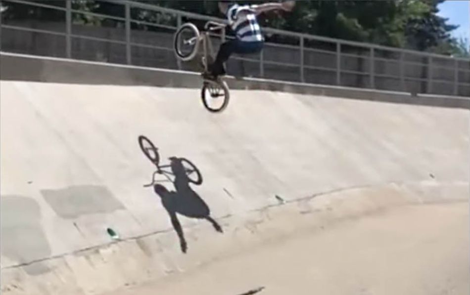 Maxime Charveron BMX freestyle clips