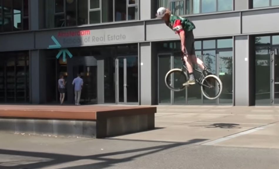 PEGLESS AND HAPPY - TWAN VAN WIJK