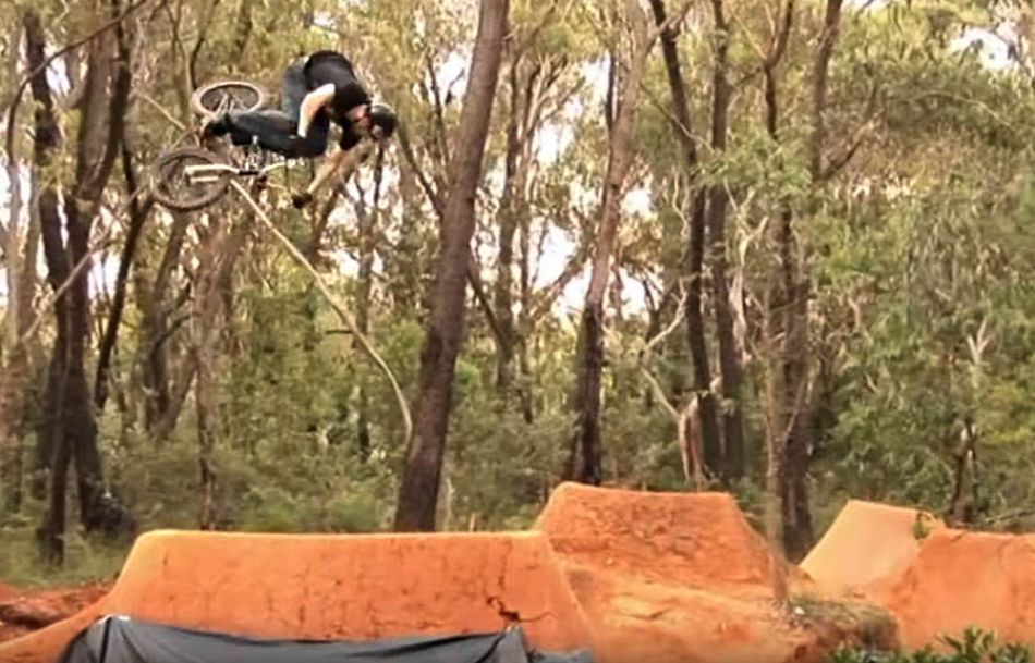 FIT TRIPPIN&#039; VOL 1 - TRIPPIN&#039; IN OZ (2010)