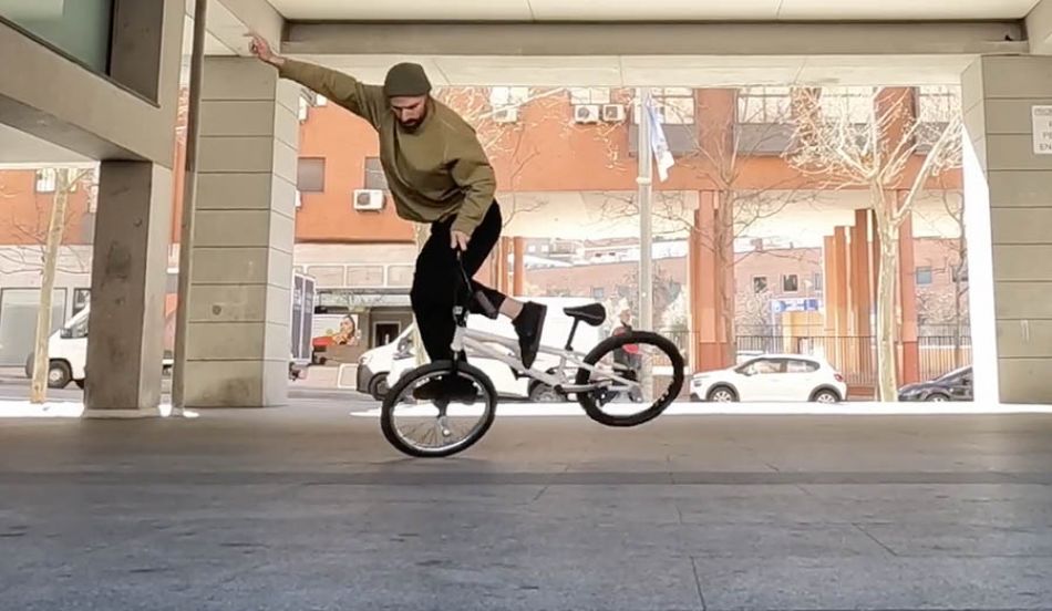 Moya X Varo: BMX Flat Morning Sess by Varo Hernandez