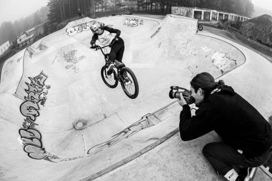 Beyond the Ordinary: Lara Lessmann &amp; Friends shredding Berlin