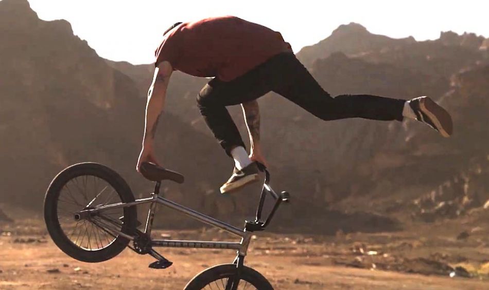 Dustyn Alt x Kevin Nikulski - BMX Flatland in Saudi Arabia