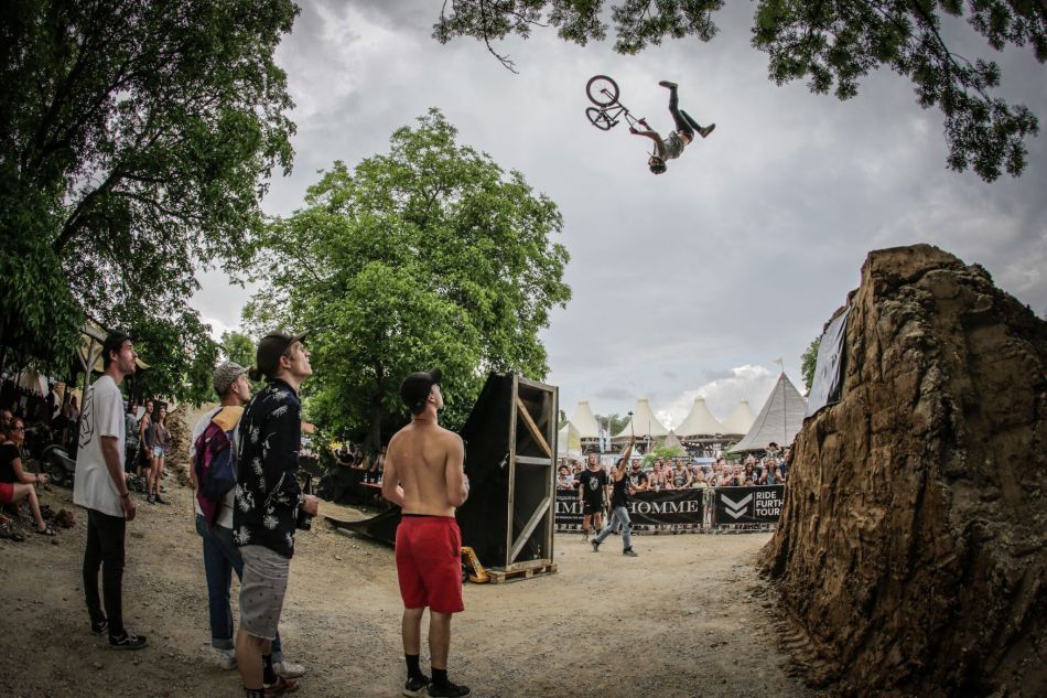 Ride Further Tour - BMX Dirt - PULS Open Air 2018 - Jake Leiva, David Godziek, Tom van den Bogaard, etc.