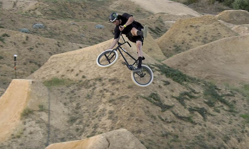 BMX Trails Dream Session @ Hellsend Dirt Compound by freedombmx
