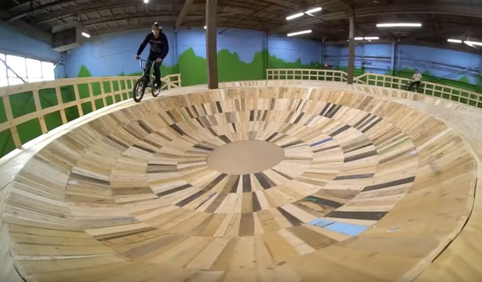 Ray&#039;s Bike Park‬ is Back For Business! First Runs of the Season!