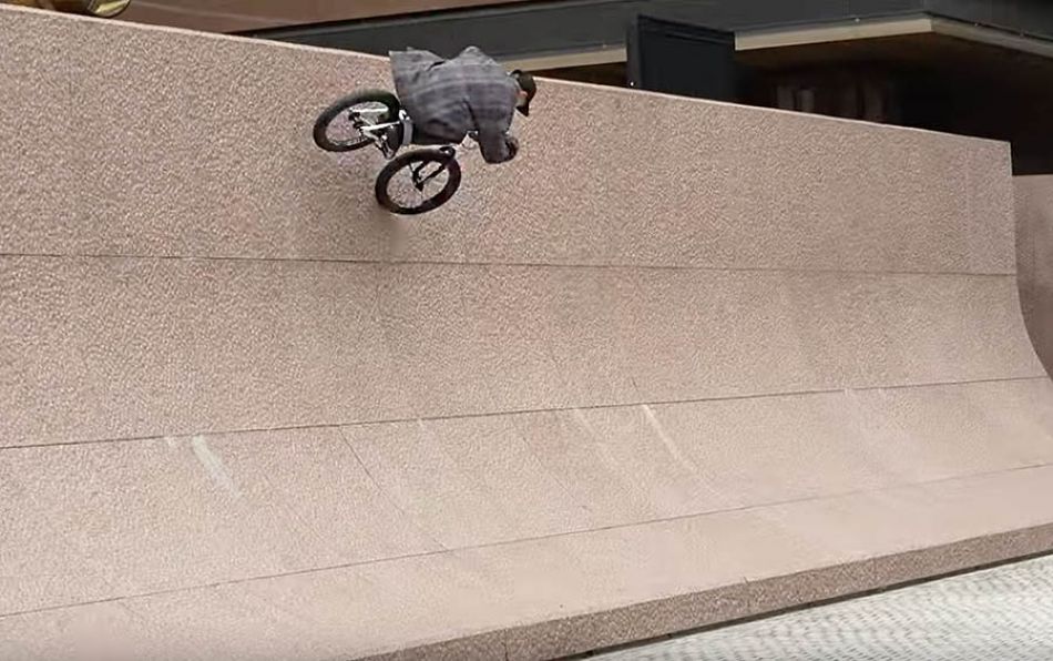 &quot;SUMIMASEN!&quot; - A BMX TRIP IN TOKYO