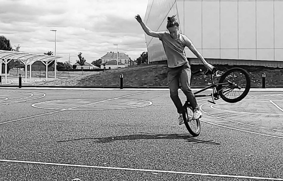 Welcome Aude Cassagne by HERESY BMX