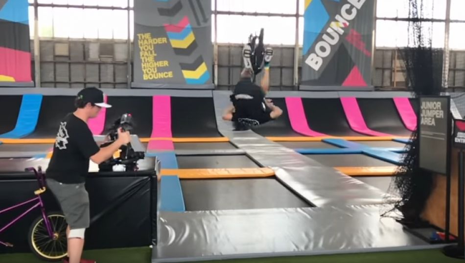 BMX TRICKS AT THE BEST TRAMPOLINE PARK EVER!