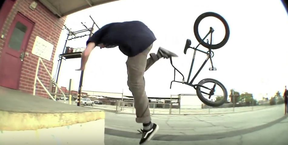 ALEC SIEMON - MONSTER MASH BMX STREET DVD by COMMON CREW