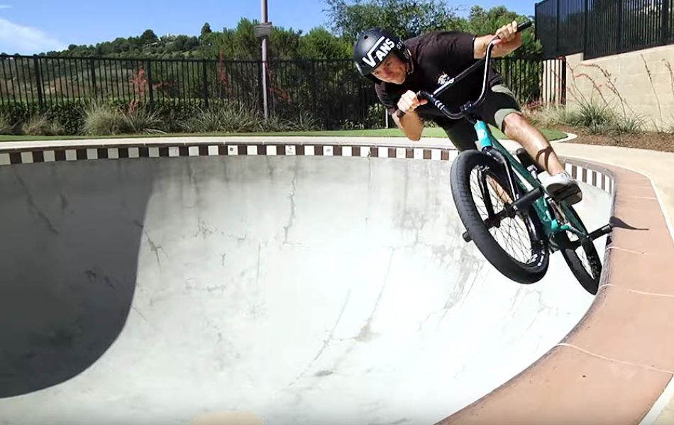 GARY YOUNG | Sunday Bikes - Custom Soundwave v3 Bike Check | BMX