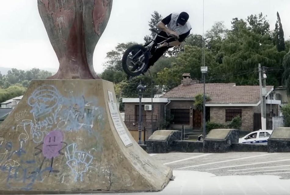 Contracorriente - Ezequiel Helmreich - etnies