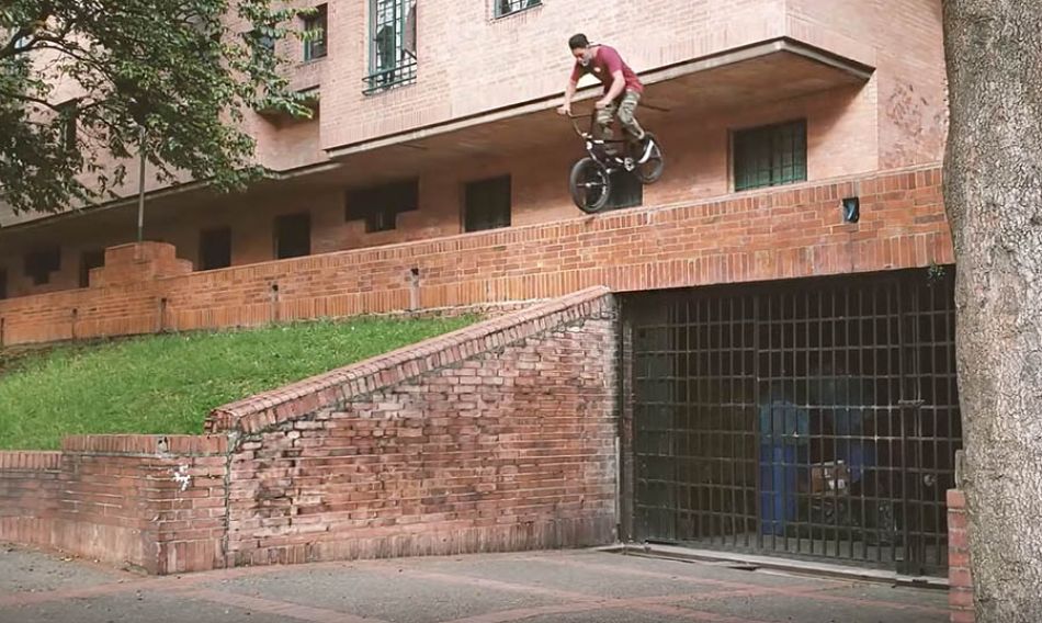 Fernando Rodriguez BMX 2021- !ALWAYS ON WHEELS¡ - FREAAK CLOTHING STIKE BIKE SHOP