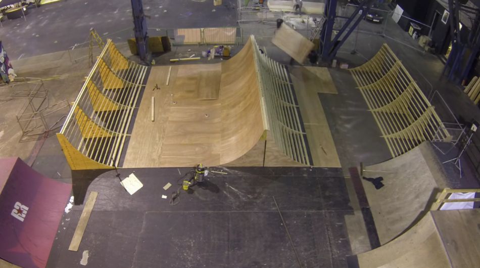 Matt Gillespie’s Spine-mini ramp ( Build Time-lapse ) from Thunder Action Sports