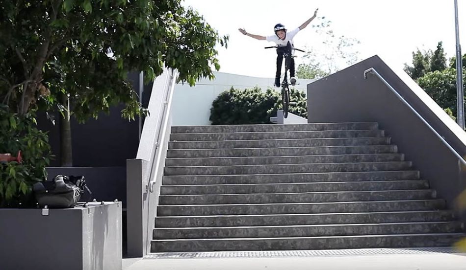 Alex Hiam - The Colony DVD (2011)