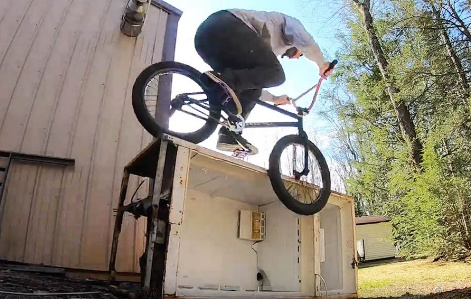 QUARANTINE SHREDS - RANDOM OBJECTS WITH MAD MIKE - GT BMX