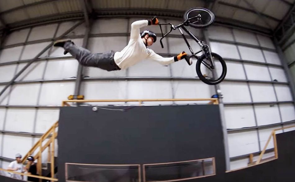 ONE DUDE, ONE DAY – LARS KINDERMANN @ THE WAIRHOUSE