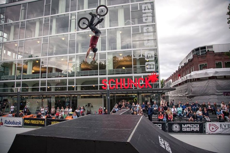 Pro Freestyle BMX Park Finals live on FATBMX tonight at 8PM