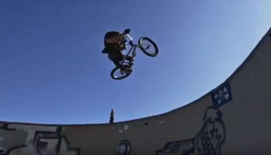 Rick Thorne&#039;s Pool Seekers Nude Bowl Boost Mobile