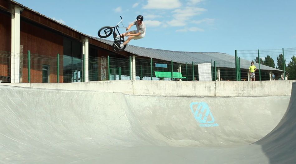 BASTIEN ROBERT - By biLLy’N’roLL // bmx.zine