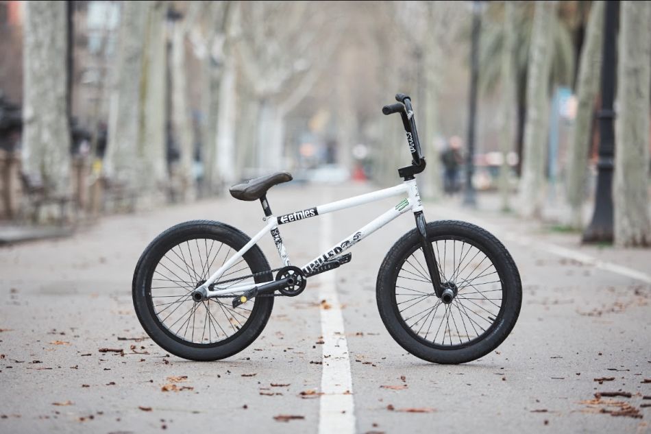 Fernando Laczko - Incarnate V2 Bike check by unitedbikeco