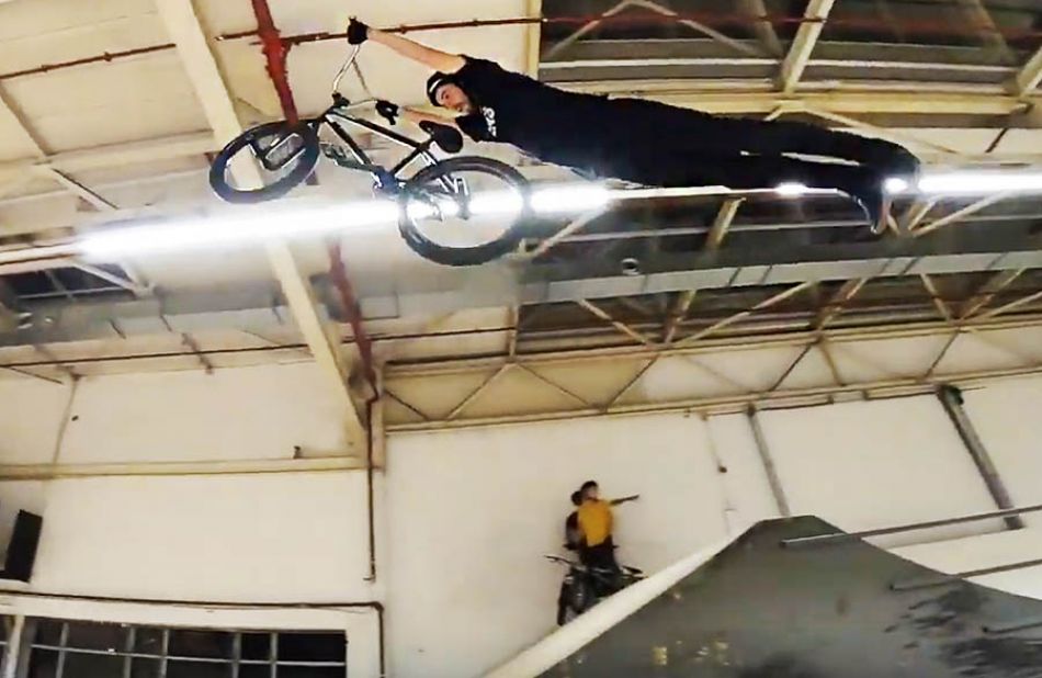 QUENTIN MORIEN AND ROMAIN DEVASSINE HAVE FUN IN EINDHOVEN by Romain Devassine