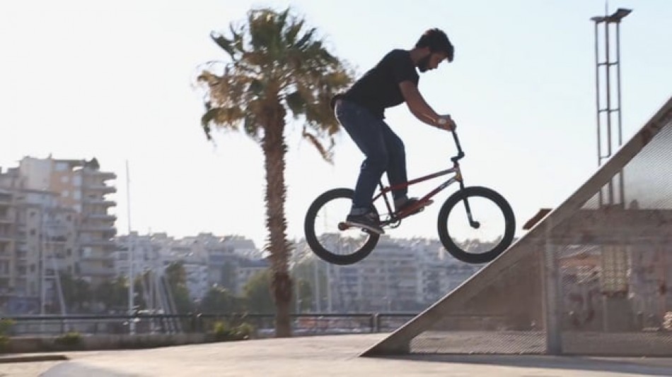 Street riding Peiraias  from Gutlessbmx