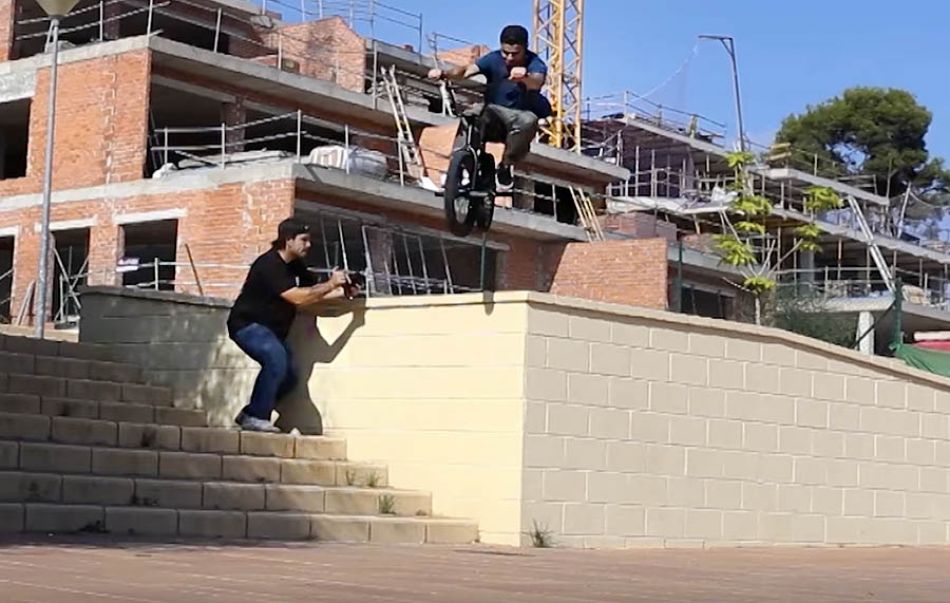DIG LOCALS - ADRIAN SERRANO - Barcelona, Spain