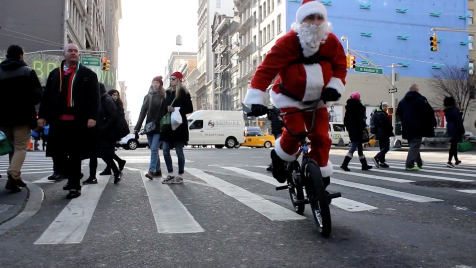 Santa Claus takes over NYC (BMX) ! AnthonyPanza