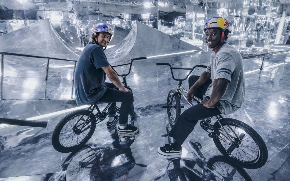 VIDEO: BMX LIMITS RAISED TO ANOTHER LEVEL IN A BIKEPARK COVERED IN MIRRORS
