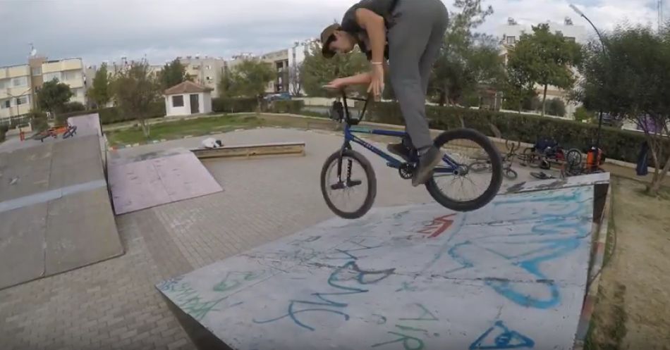 BORA ALTINTAS - 3 HOURS AT ORTAKOY SKATEPARK - BMX Bora Altintas