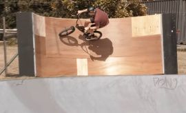 We built a curve wall out of an old Halfpipe! Gnarcherfield BMX Jam