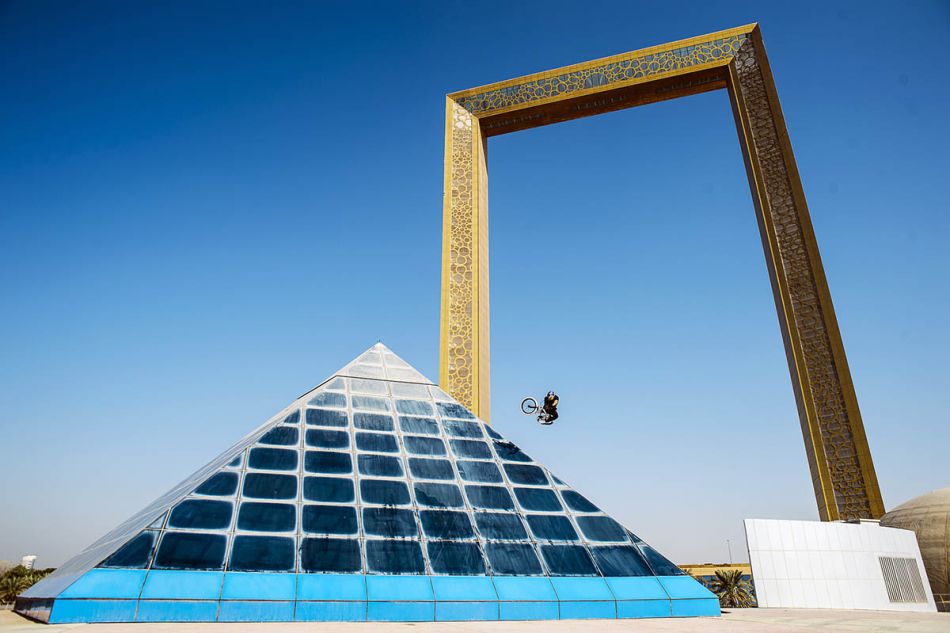 VIDEO: BMX Riding Dubai&#039;s Most Famous Landmarks | with Kriss Kyle by Red Bull
