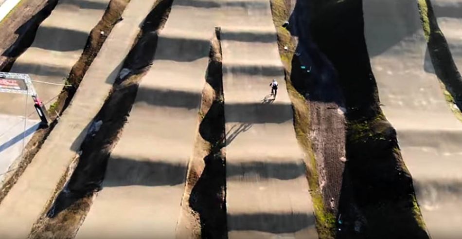 DOOR DE LUCHT VLIEGEN OP BMX BIKE MET PRO JUSTIN KIMMANN | WUTRU by Wutru (Dutch)