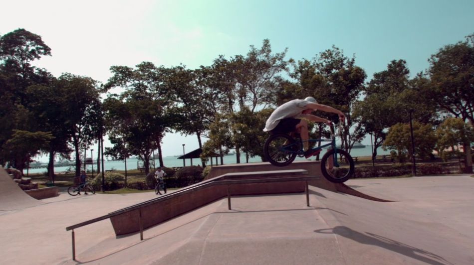 Riding on 1000fps by Flyht Studio