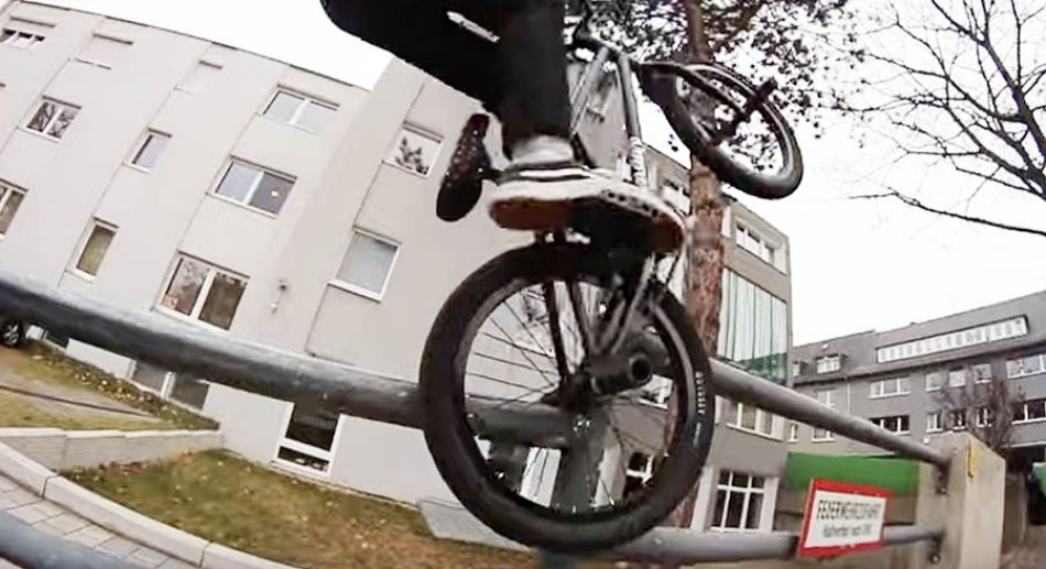 BMX Street: Jan Mihaly – Tüp Lefties by freedombmx